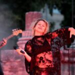 Selah Sue et The Gallands en concert au théâtre antique d&rsquo;Arles, une performance remarquée.