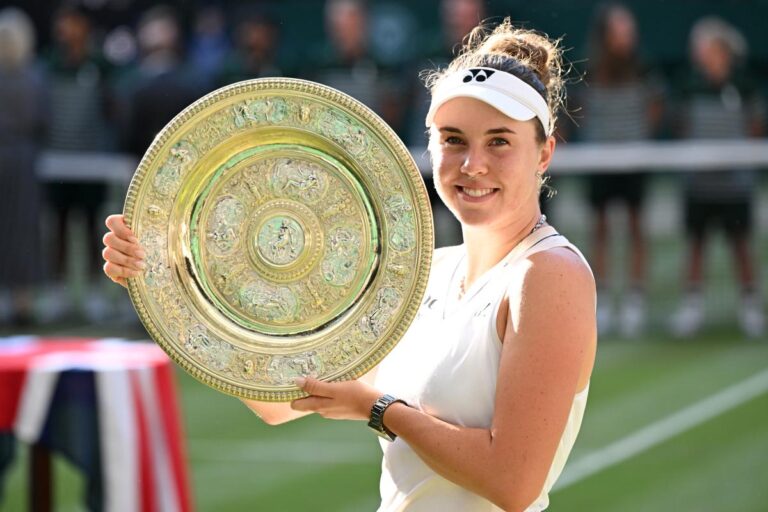 Linda Noskova remporte Wimbledon et devient championne à 21 ans.