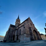 Place de l’Église à Soultz-Haut-Rhin : travaux de rénovation en cours pour améliorer l’accès piéton.