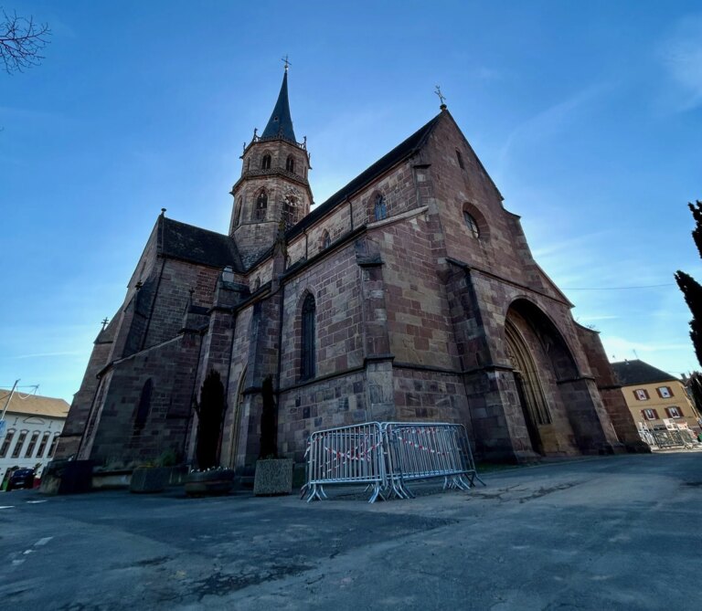 Fouilles du cimetière paroissial : découverte de sépultures anciennes en France