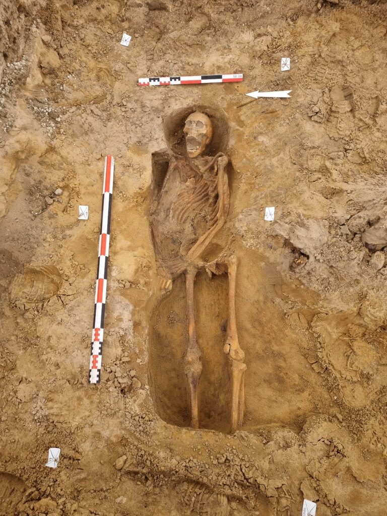 Archéologues découvrent une nécropole antique sur le site de fouilles en France