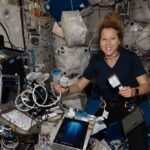 Muons cosmiques et l’astronaute Sophie Adenot : une recherche sur les particules et l’espace.