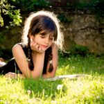 Le choix d’un prénom doux pour les petites filles en France : une tendance croissante.