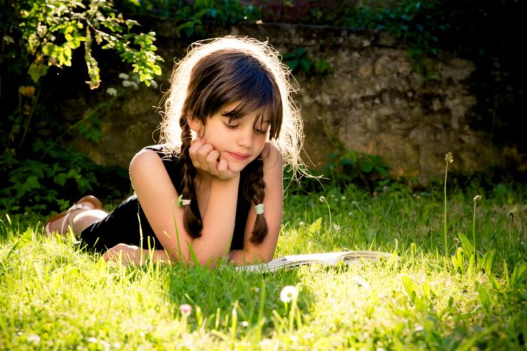 Le choix d’un prénom doux pour les petites filles en France : une tendance croissante.