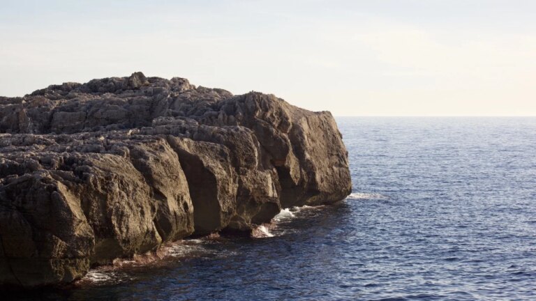 Des cristaux anciens révèlent l’influence de la Voie lactée sur la formation des continents.