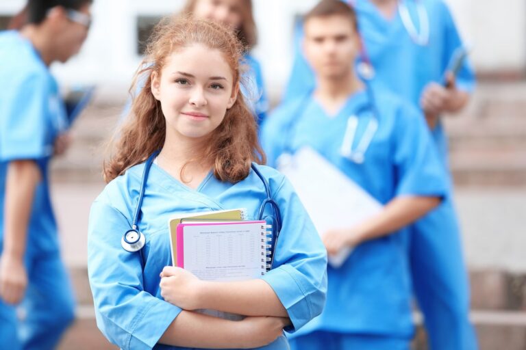 Formation des soignants : enjeux face aux canicules et aux déserts médicaux en France