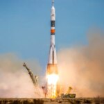 La Russie relance son Soyouz après un incident sur son pas de tir et invite un astronaute américain.