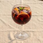 Sangria et recommandations nutritionnelles : le débat sur les cinq fruits et légumes en été.