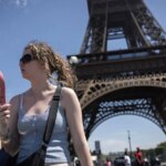 La France en alerte maximale : 24 départements touchés par canicule, hausse des incendies et noyades.