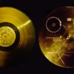 Voyager envoie un disque d’or dans l’espace interstellaire pour communiquer avec d’éventuels extraterrestres.