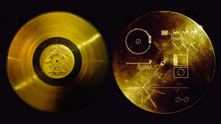 Voyager envoie un disque d’or dans l’espace interstellaire pour communiquer avec d’éventuels extraterrestres.