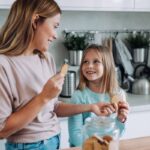 Goûter des enfants : les écoles françaises encouragent la participation des élèves au choix des collations.