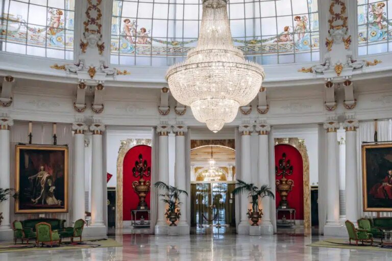 Palaces de la Côte d’Azur : tarifs et prestations exclusives en 2026 dévoilés