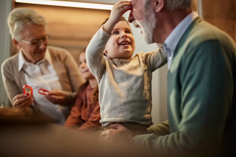 Grands-parents en retrait : trois comportements qui affectent le bien-être des enfants