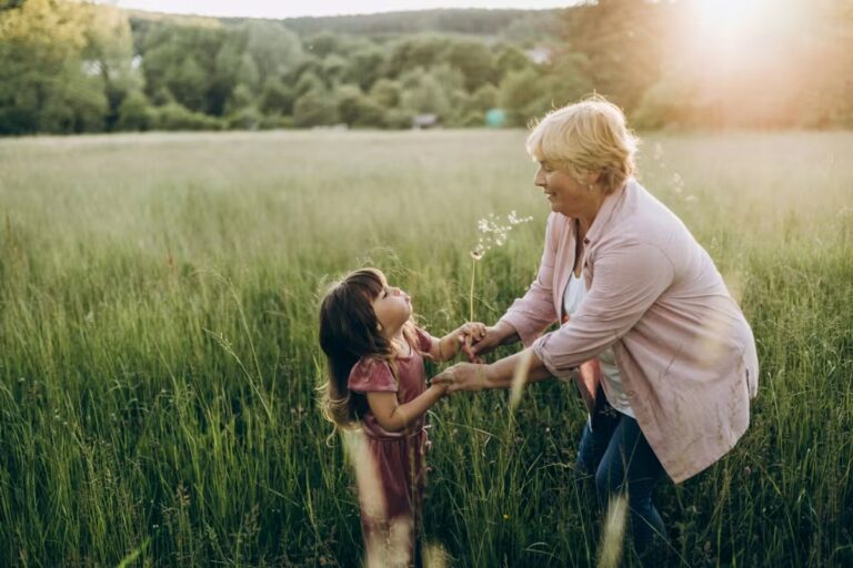 Les petits-enfants proches de leurs grands-parents reçoivent souvent trois éléments essentiels.