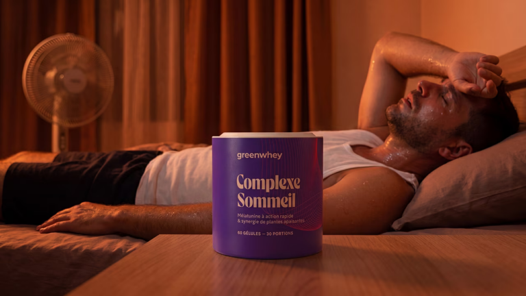 Efficacité de la mélatonine pour mieux dormir en période de chaleur évaluée par des chercheurs.