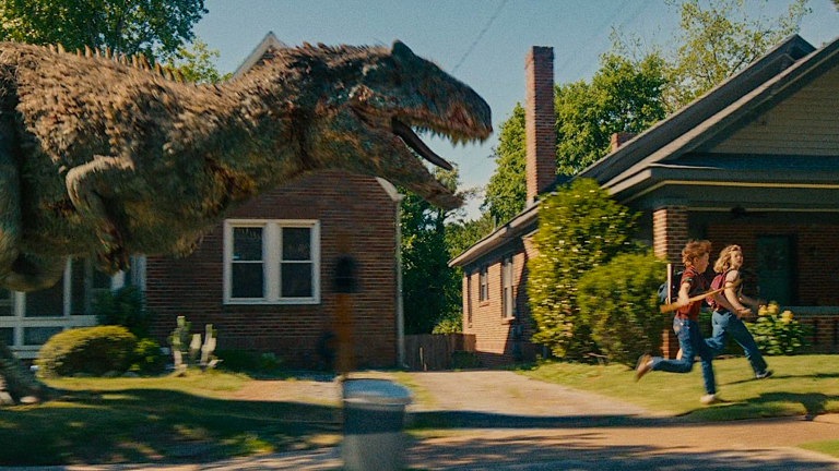 JJ Abrams présente un film mêlant science-fiction et aventures préhistoriques.