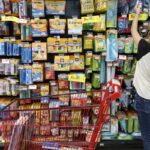 Fournitures scolaires : hausse des prix en France, conseils pour réduire les dépenses.