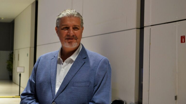 Hervé Menchon, élu à Marseille, porte plainte contre le RN pour antisémitisme.