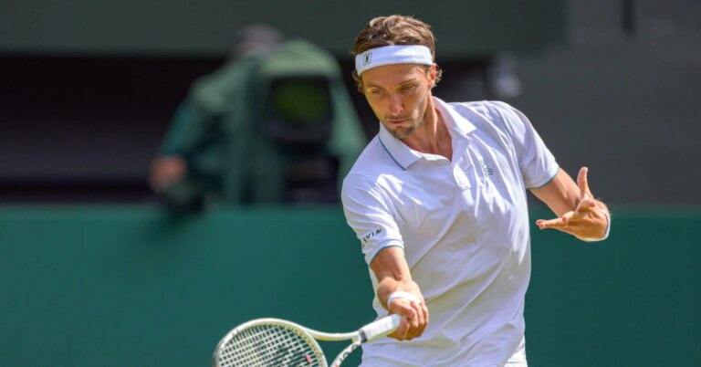 Rinderknech atteint les quarts de finale à Gstaad après un match difficile