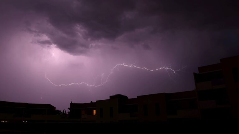Violents orages dans les Alpes du Sud : routes coupées et évacuations de civils.