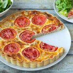 Quiche au thon et tomate : une recette simple appréciée dans les cantines scolaires françaises