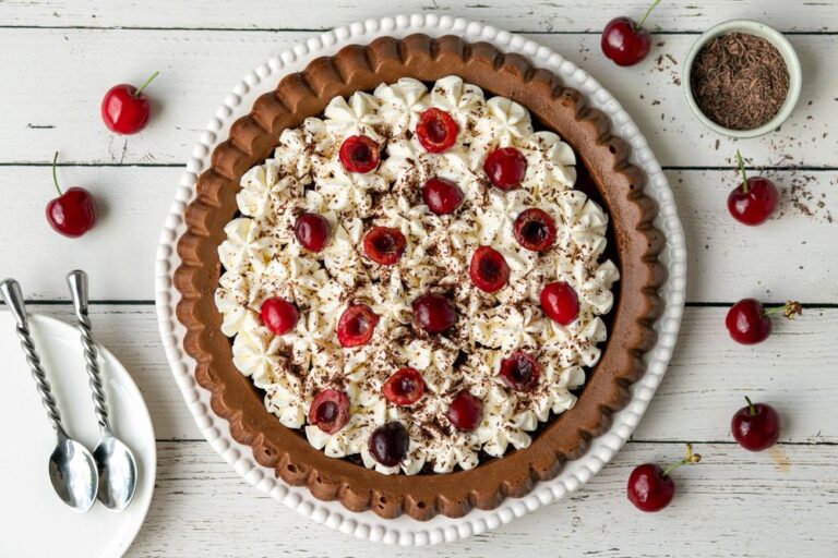 Gâteau renversé façon forêt noire : une recette traditionnelle allemande revisité en pâtisserie.