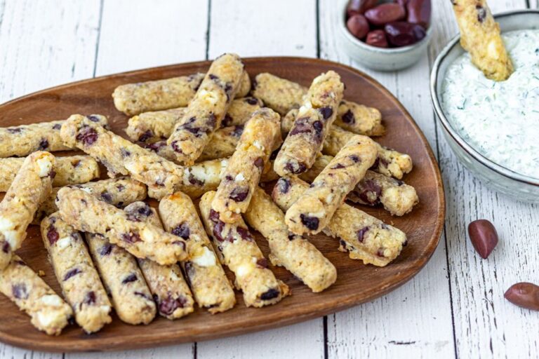 Biscuits apéritifs à la feta et olives : une tendance culinaire émergente en Méditerranée