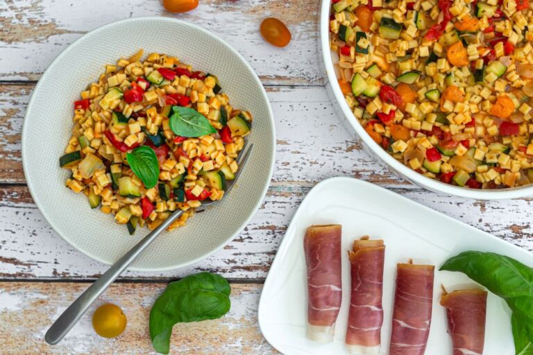 Crozets cuisinés en risotto aux légumes dans les cantines scolaires françaises.