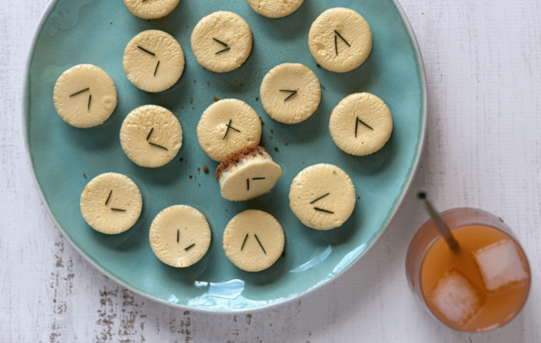 Mini cheesecakes apéritifs au chèvre : une tendance culinaire en hausse dans les événements gastronomiques.