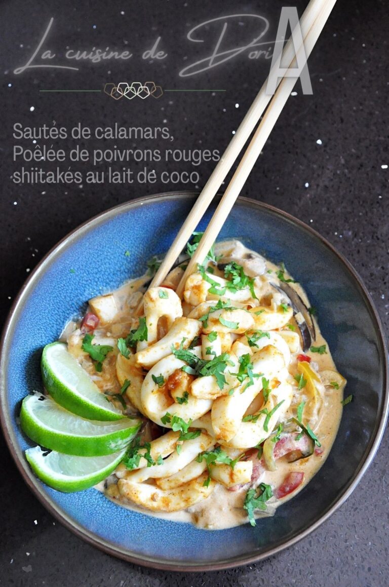 Sauté de calamars et poêlée de poivrons rouges avec shiitakés au lait de coco en cuisine.