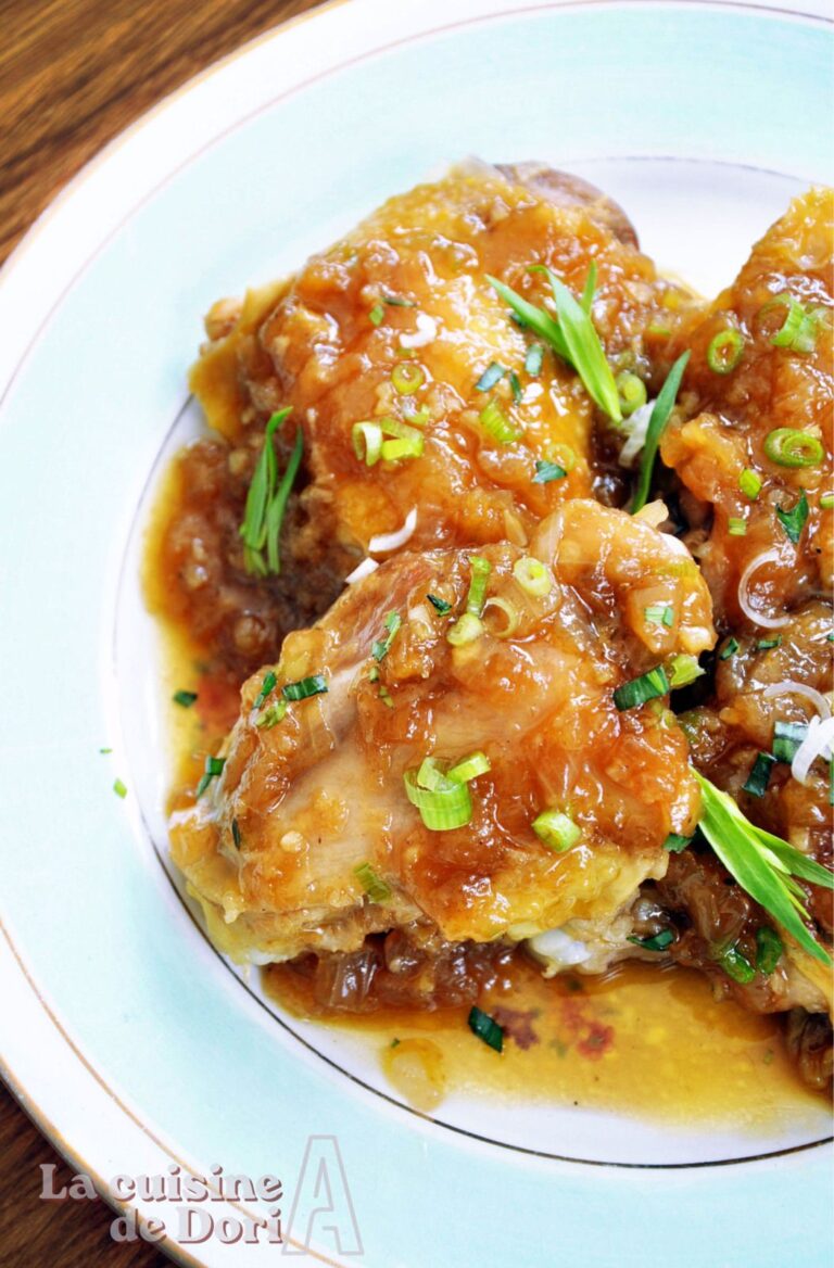 Poulet en cocotte au gingembre et herbes : une recette traditionnelle de la cuisine française.