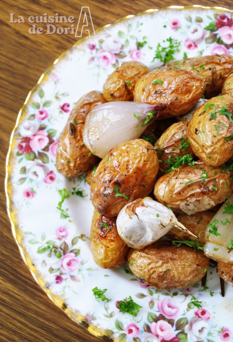 Pommes de terre Grenaille au thym et romarin : une recette traditionnelle française.