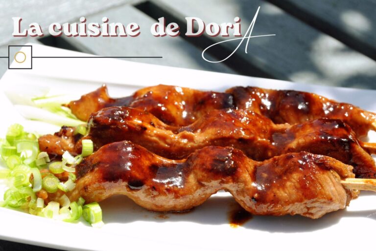 Brochettes de porc à la sauce teriyaki : une recette populaire au Japon.