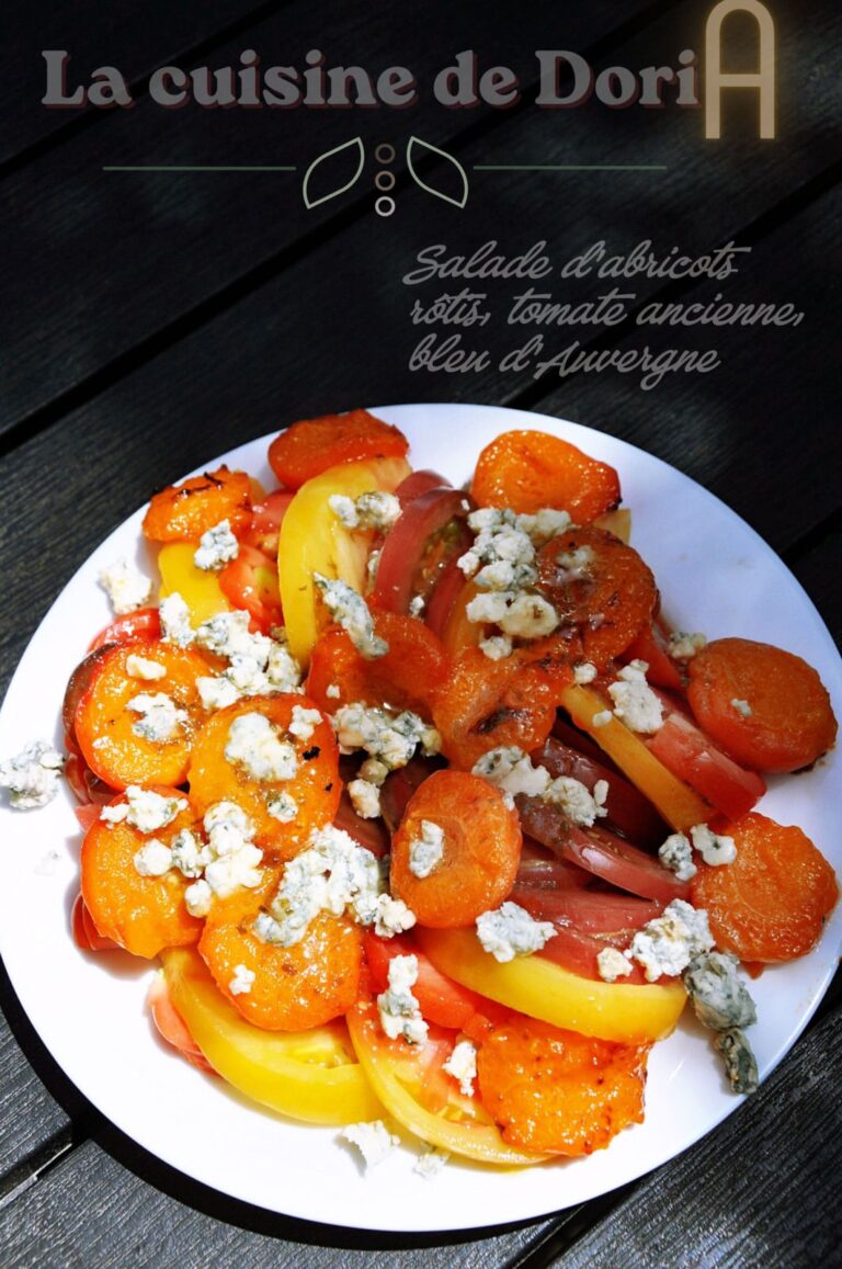 Salade d’abricots rôtis et tomate ancienne, une recette du Sud de la France à découvrir.