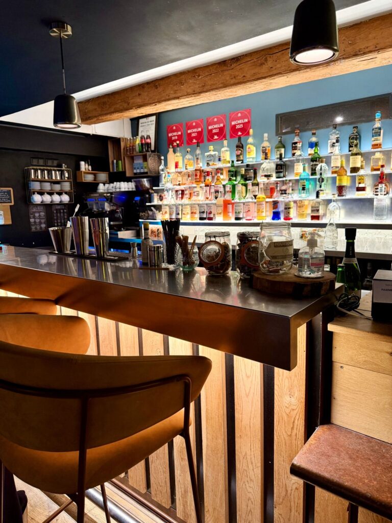 Le Bistrot d’à Côté à Clermont-Ferrand : une adresse bistronomique à découvrir.