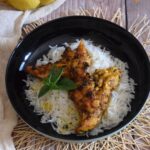 Aiguillettes de poulet marinées au curry : une recette populaire dans la cuisine française.