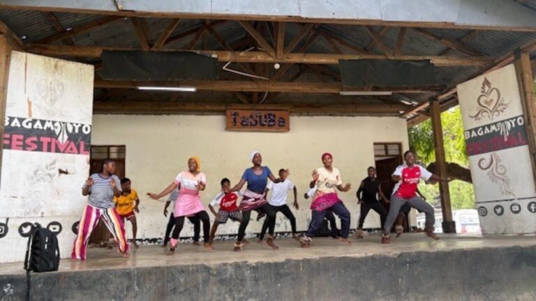 Tanzanie : des écoles intègrent chants et danses locales pour préserver les cultures communautaires