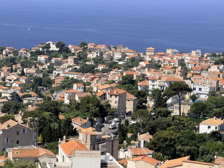 Immobilier à Marseille : les prix continuent d’augmenter, divergeant des autres villes du Sud.