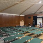 Evacuation de vacanciers vers Lacanau après l’incendie de Saumos, gestion de crise en cours.