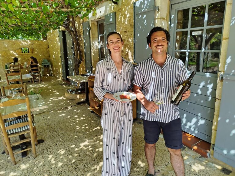 Périgord noir : un couple reprend l’ancien restaurant La Meynardie pour relancer l’activité locale.