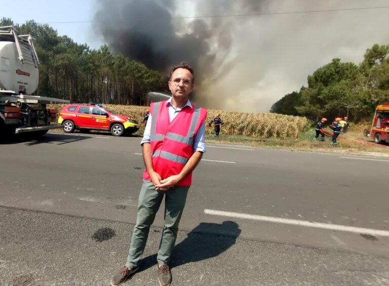 Incendie en Gironde : les villes se préparent au retour des évacués face à l’incertitude.