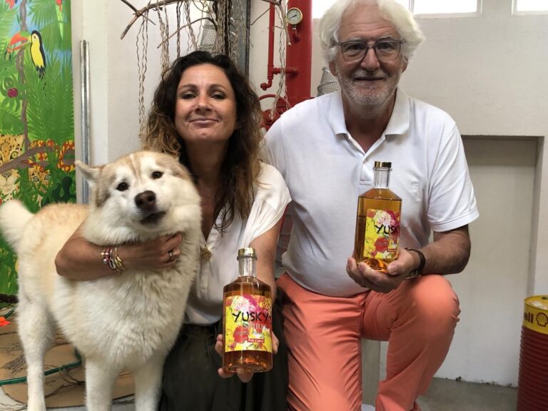 Yusky’s : un spiritueux au cognac développé à Jarnac par des artisans locaux.
