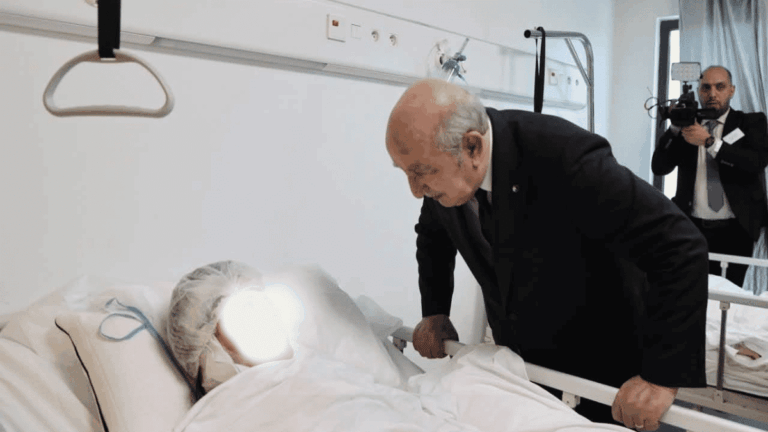 Tebboune visite les blessés de l’incendie de l’orphelinat d’Alger après son retour d’Allemagne