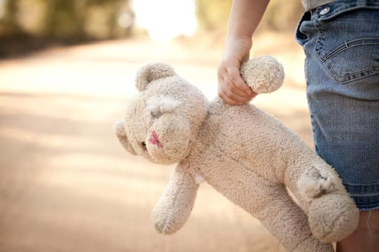 Inceste : une commission propose des mesures pour renforcer la protection des enfants