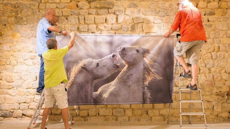 Les Rencontres Giono explorent le lien entre écrivains et photographie en Alpes-de-Haute-Provence.
