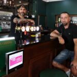 Ouverture d&rsquo;un bar PMU rénové sur le boulevard des Lices à Arles pour une clientèle plus chic.