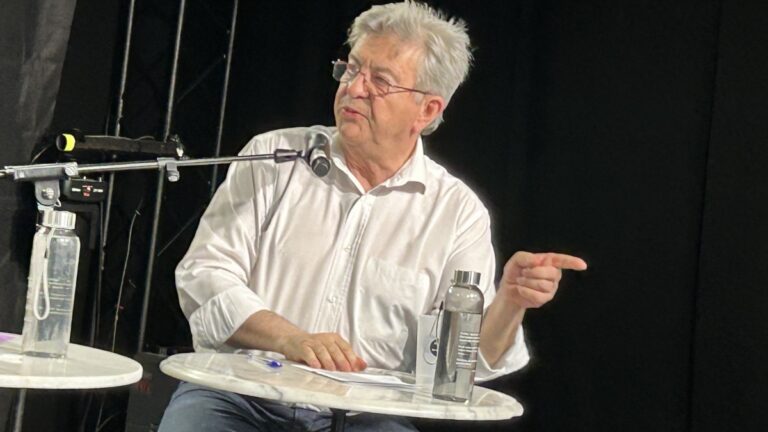 Jean-Luc Mélenchon présente sa vision de la culture au festival d’Avignon.