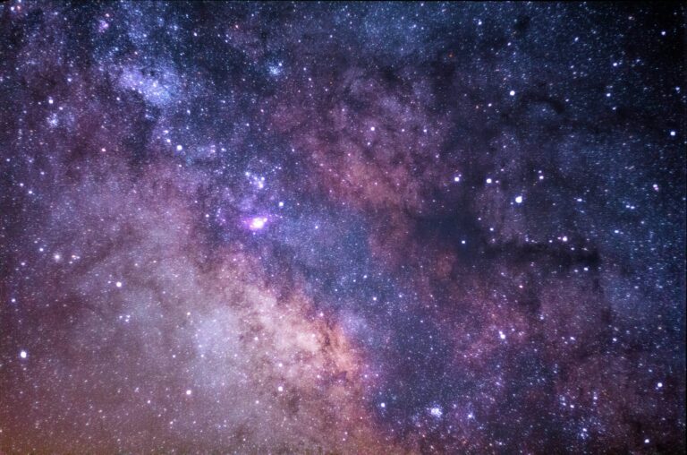 Un pulsar provoque la formation d’un filament galactique en forme d’os cassé.