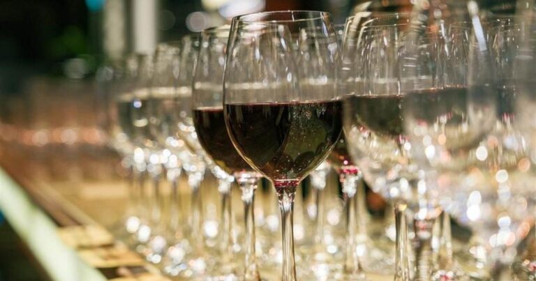 La viticulture suisse face à un manque de soutien institutionnel et ses conséquences.
